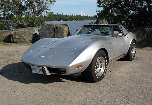 1977 Corvette 350 Cubic Inch 4 speed 99000 kms Runs great